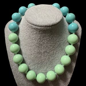 Woman’s acrylic beads necklace handmade new!